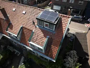 glas glas zonnepanelen op elk type dak op dakkapel