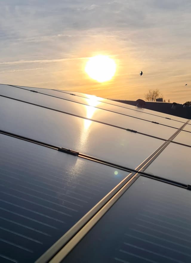 zonnepanelen op schuin pvc dak