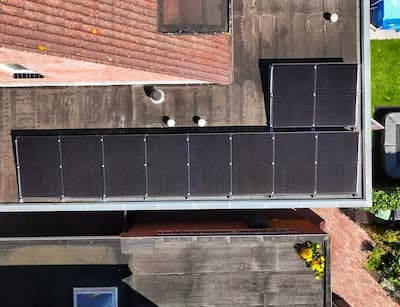 zonnepanelen op schuin pvc dak