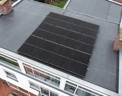 zonnepanelen op schuin pvc dak