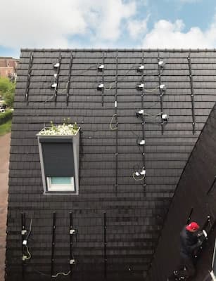 zonnepanelen op schuin pvc dak