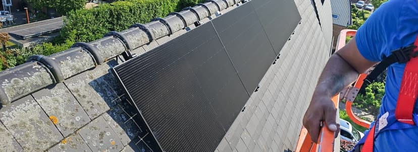 zonnepanelen op schuin pvc dak