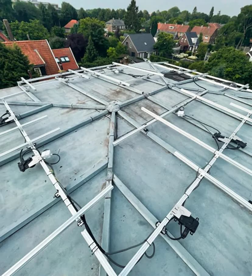 zonnepanelen op schuin pvc dak