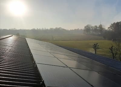 zonnepanelen op schuin pvc dak