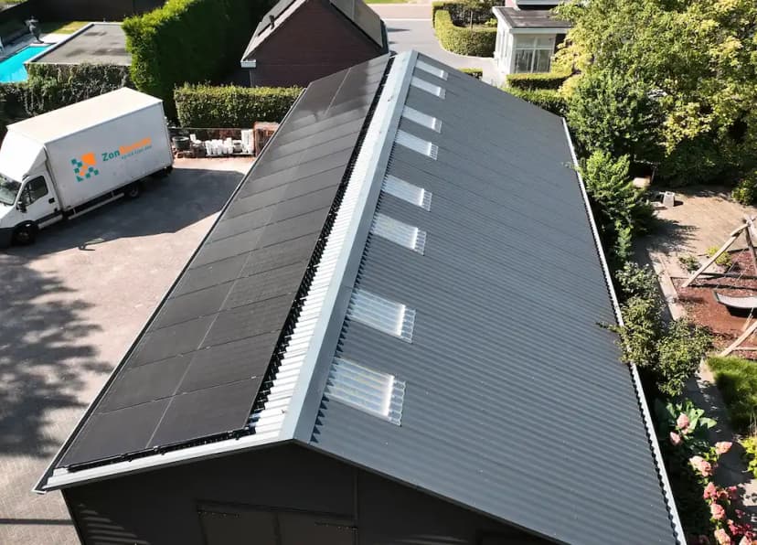 zonnepanelen op schuin pvc dak