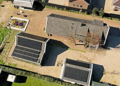 zonnepanelen op schuin pvc dak