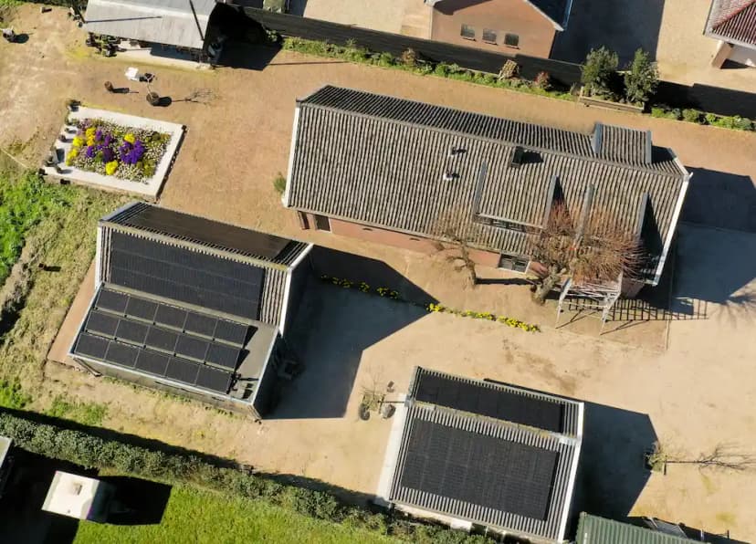 zonnepanelen op schuin pvc dak