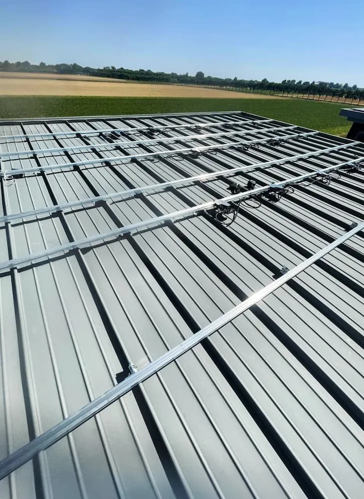 glas glas zonnepanelen op parabool dak 1