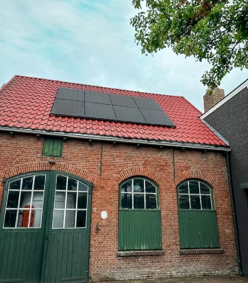 glas glas zonnepanelen op parabool dak 1