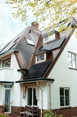 glas glas zonnepanelen op  leistenen dak 1