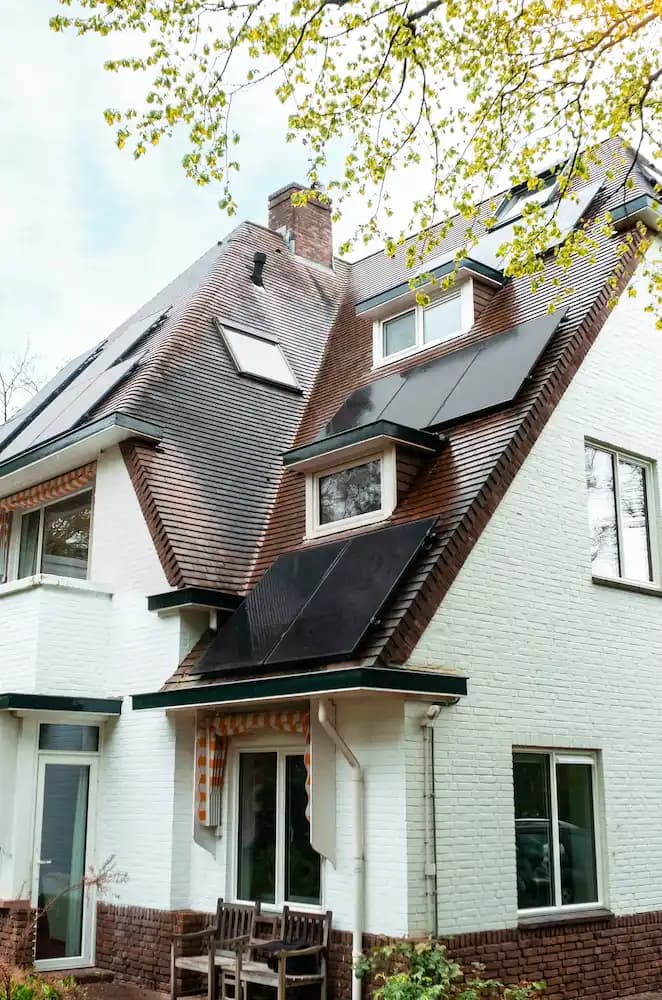 glas glas zonnepanelen op  leistenen dak 1