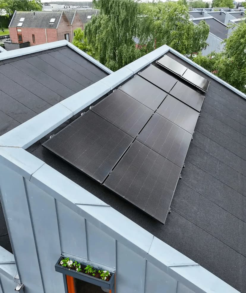 glas glas zonnepanelen op schuin bitumen dak 2