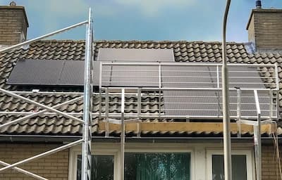 zonnepanelen op schuin pvc dak